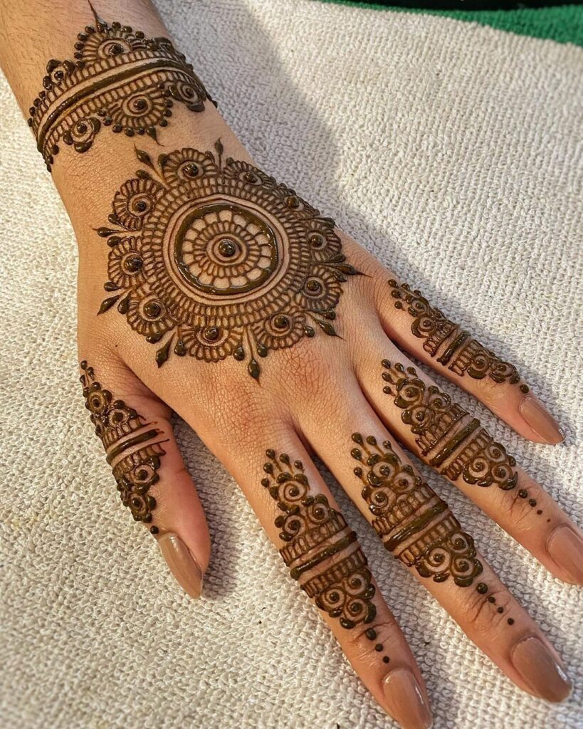 Flowers are a popular motif in henna designs. Roses, lotuses, and daisies are commonly used.