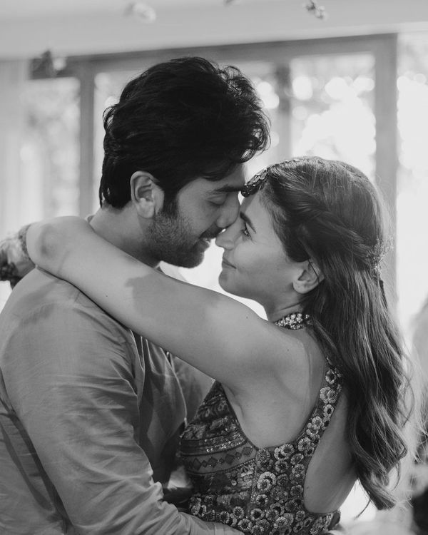 Alia Bhatt & Ranbir Kapoor’s Mehendi Photos Just Dropped & They’re Just As Dreamy!