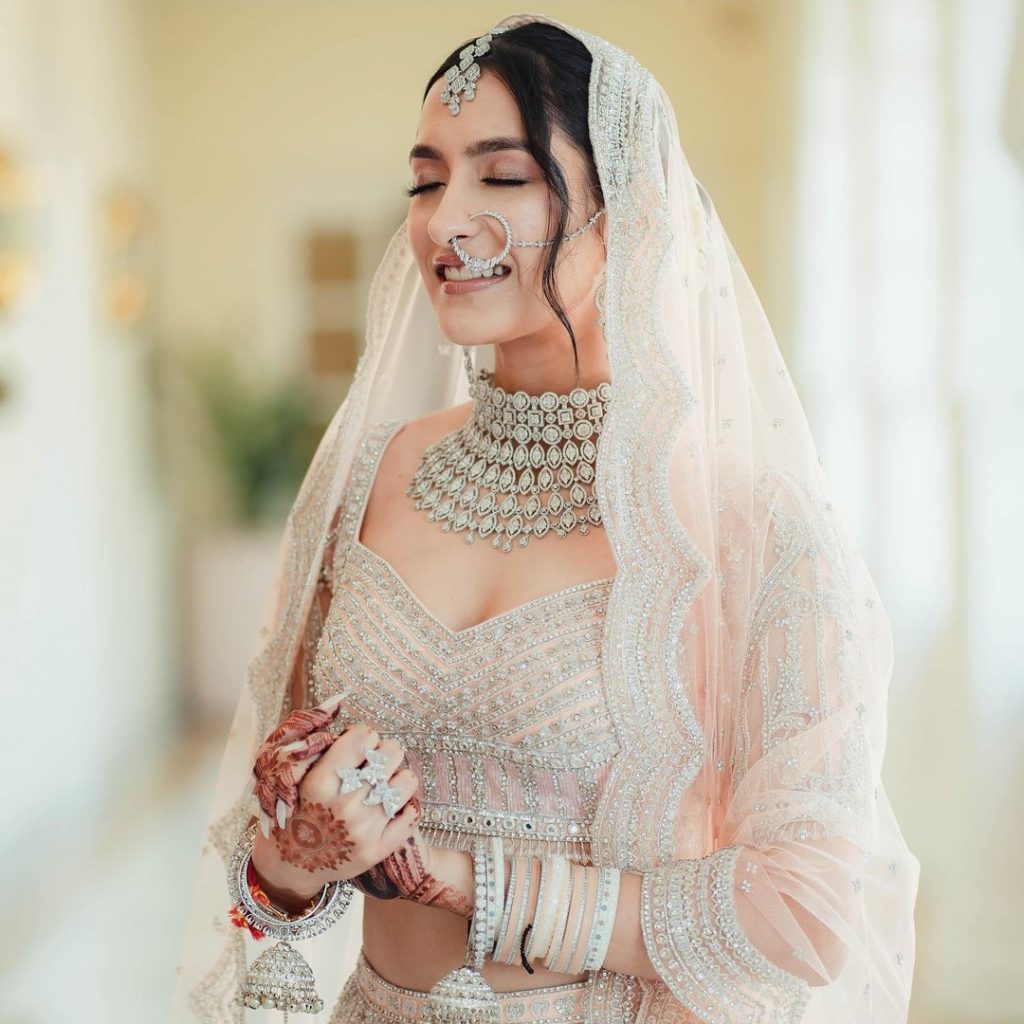 New Age Brides Ditching Reds For Neutrals & Ivory