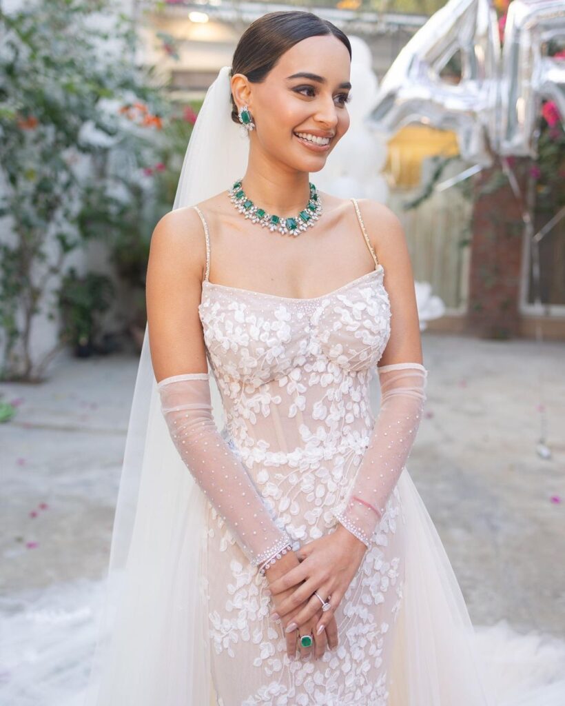 25 Real Brides Who Made A Statement With Their Bridal Necklaces!