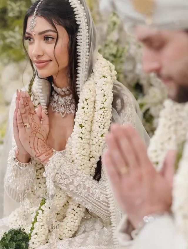 Alanna Panday’s Bridal Look Decoded: Donned Ivory Lehenga With Bugle Beads And Handcrafted Diamonds