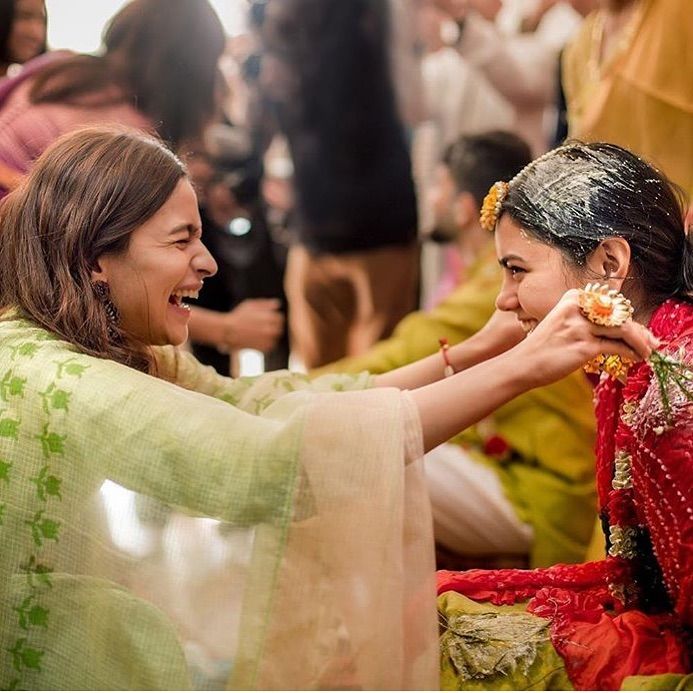 Alia Bhatt’s Candid Pictures From Her BFF’s Haldi Ceremony Shows What Happiness Looks Like !! – HungryBoo