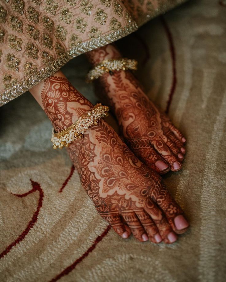Beautiful Bridal Mehendi Designs for Feet