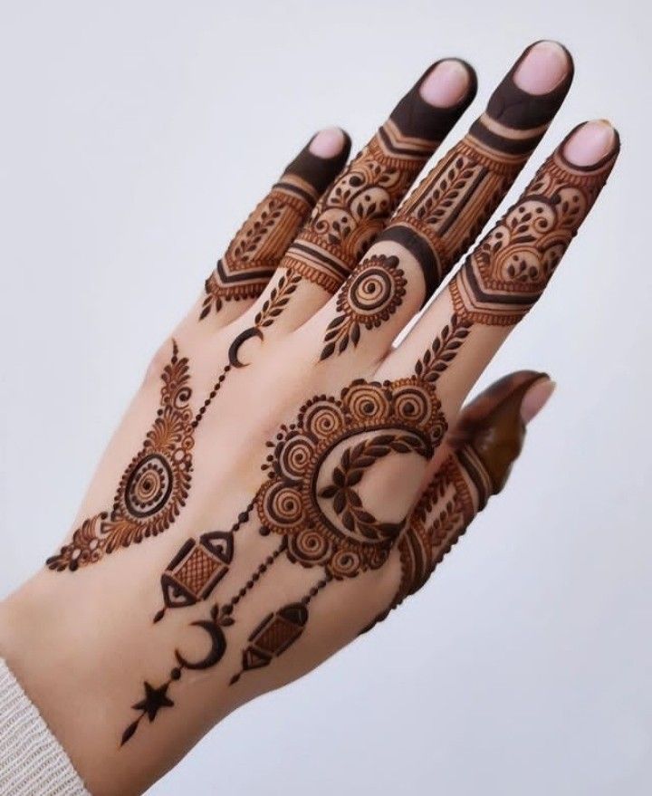 Beautiful 🌙 Henna Design For EID!