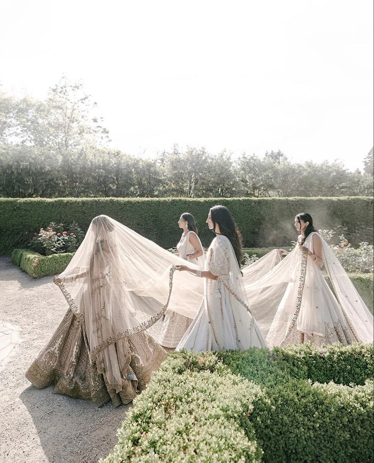 Bridesmaid Photoshoot | Bride and bridesmaid Photo ideas | Bridal photoshoot