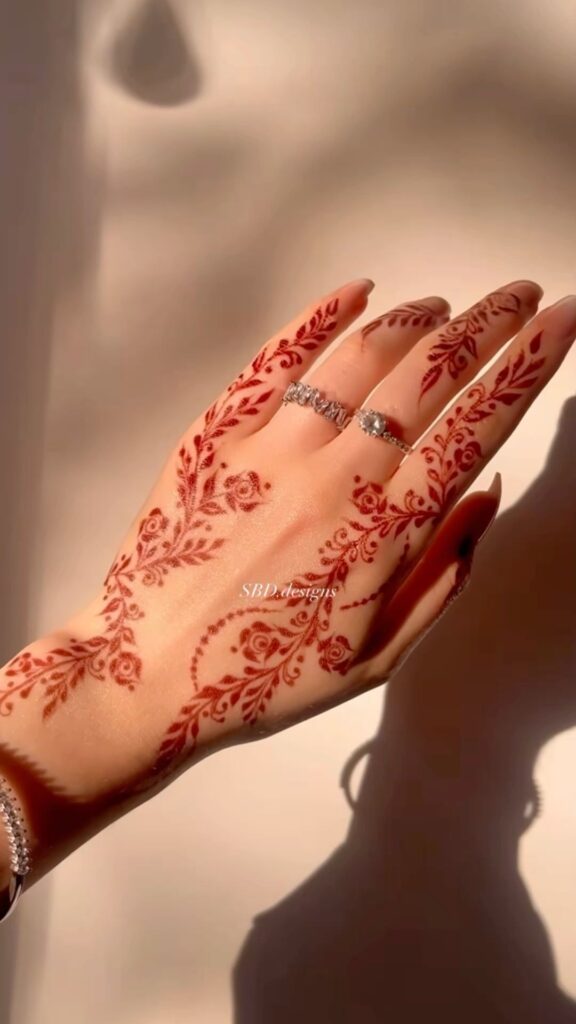 Dainty Arab henna