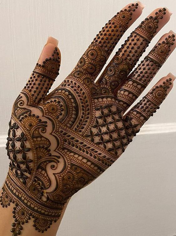 Flowers are a popular motif in henna designs. Roses, lotuses, and daisies are commonly used.