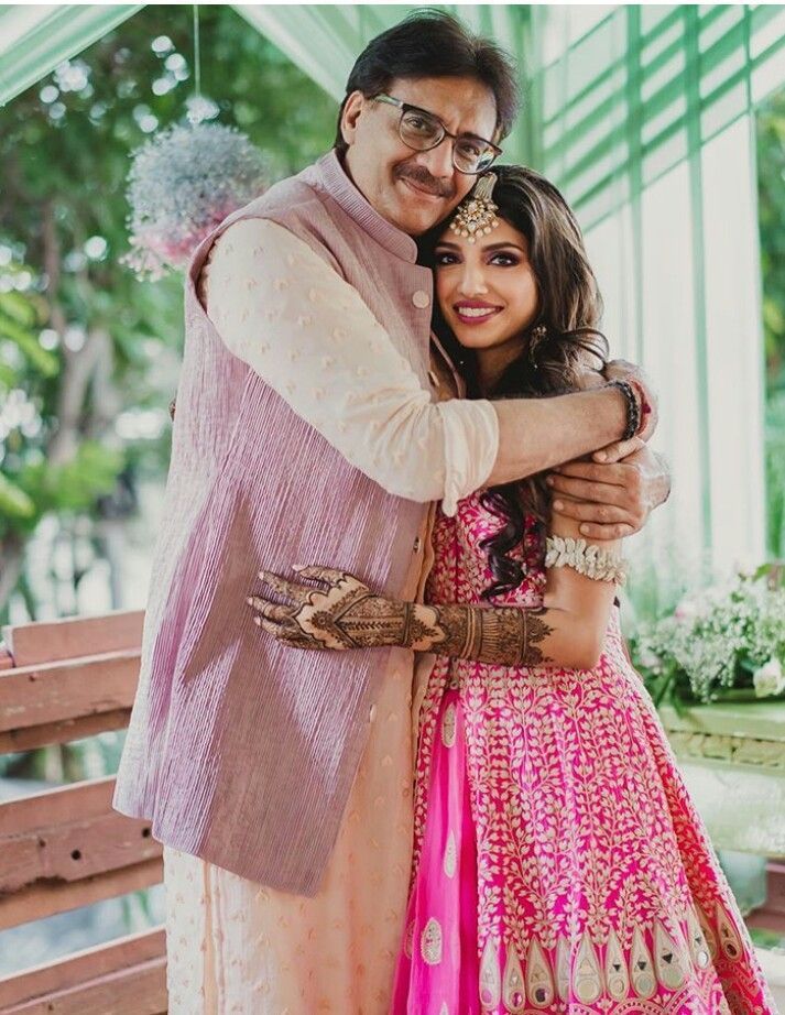 MUST SAVE these adorable Father-Daughter Pose Ideas for your Wedding