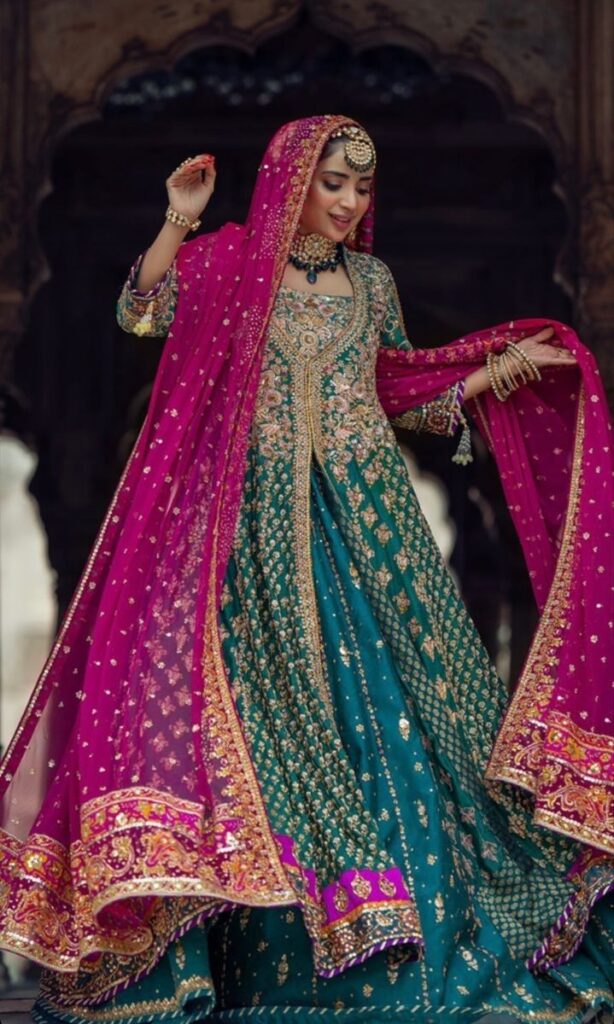 Mehndi Bride dress inspo/Pakistani bride