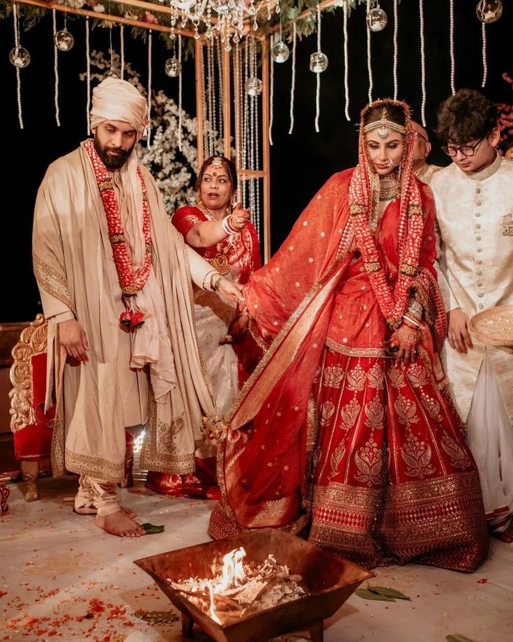 Mouni Roy & Suraj Nambiar’s Bengali Wedding Is A Sight To Behold!