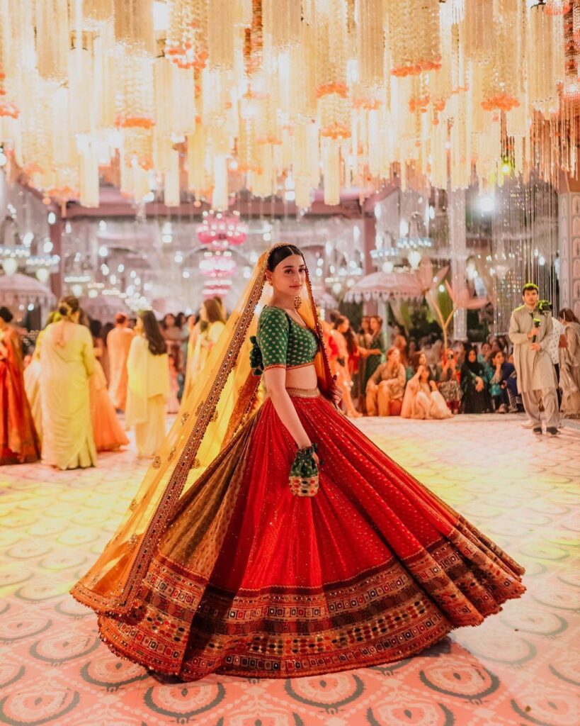 Muslim Bride Wore A Sabyasachi Multi-Coloured Lehenga With No-Makeup For Mehendi Ceremony