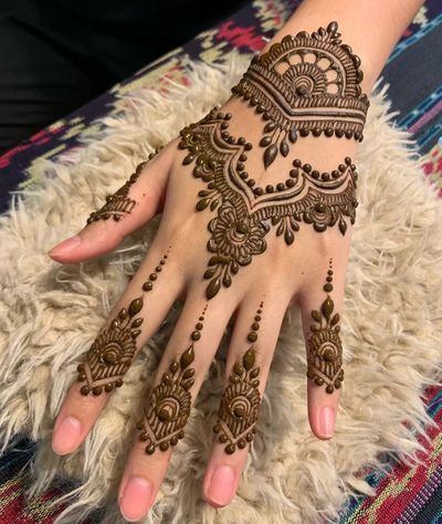 Photo By The Bridal Stain – Mehendi Artist