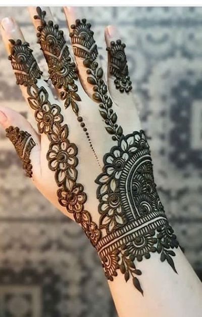 Photo of Minimalist mehndi idea with an intricate design.