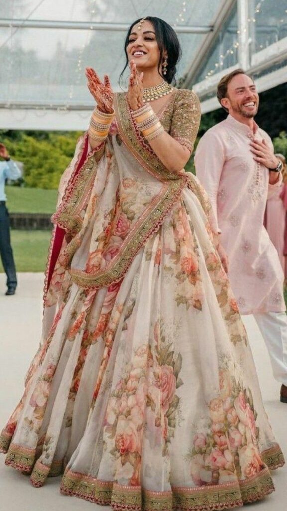 Pin by Manuu🌹 on stylish | Indian bridal dress, Indian dresses, Indian wedding outfits