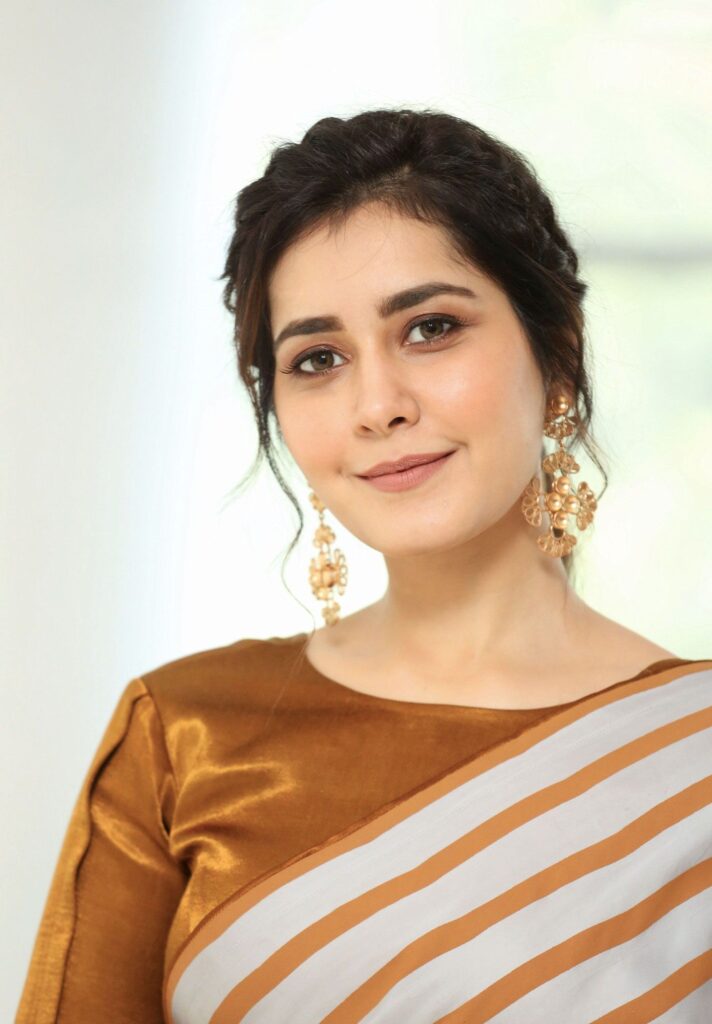 Raashi Khanna saree stills at Prati Roju Pandage success meet