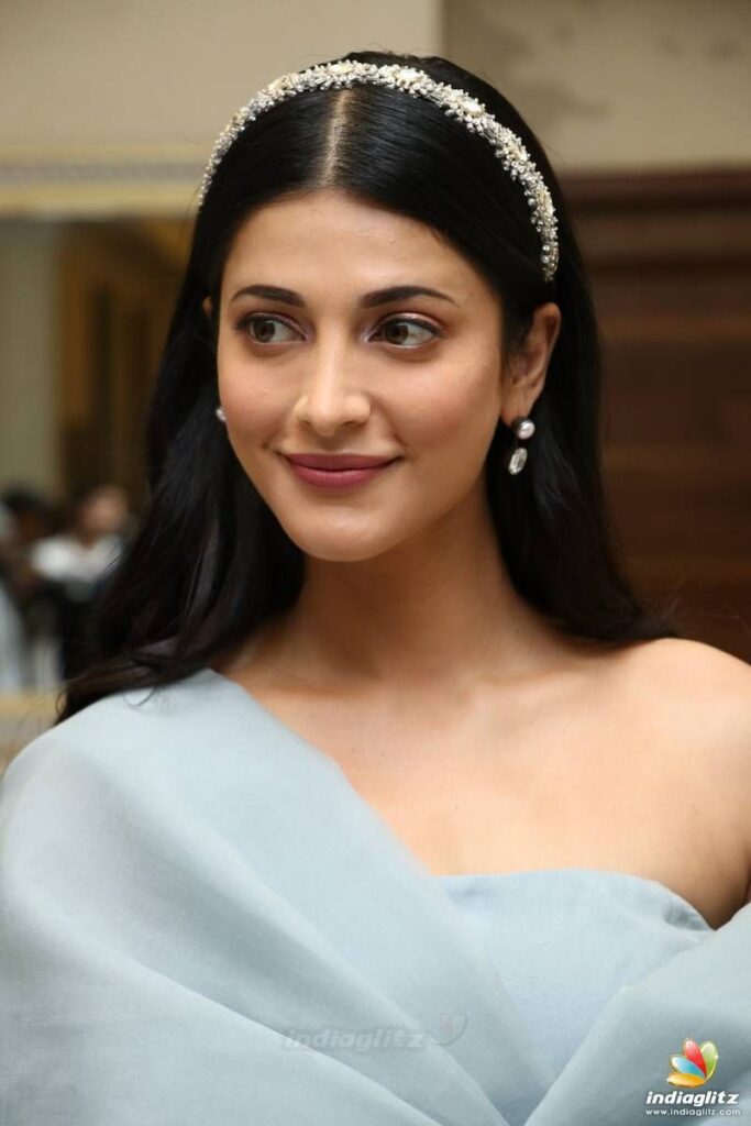 Shruti Haasan Photos – Telugu Actress photos, images, gallery, stills and clips – IndiaGlitz.com