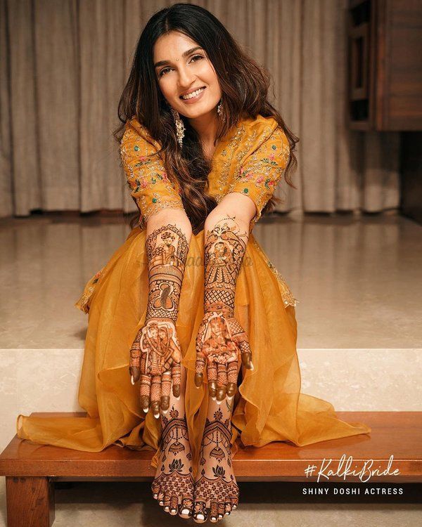 Stylish Mehndi Design For Bride To Be 2021