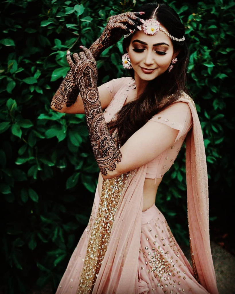 #Trending: 35+ Offbeat Mehendi Outfits Spotted On Real Brides