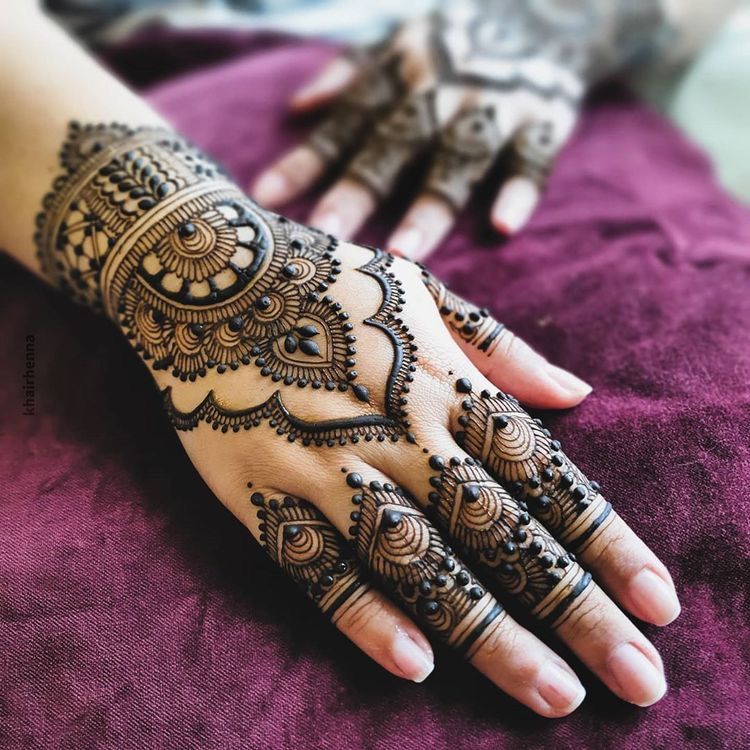 100+ Half Hand Mehendi Designs for Brides & Bridesmaids !
