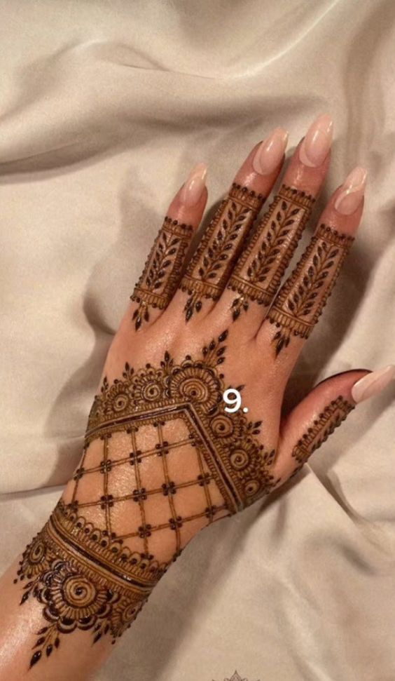 Top 40+ Easy and Simple Mehndi Design Ideas for 2023