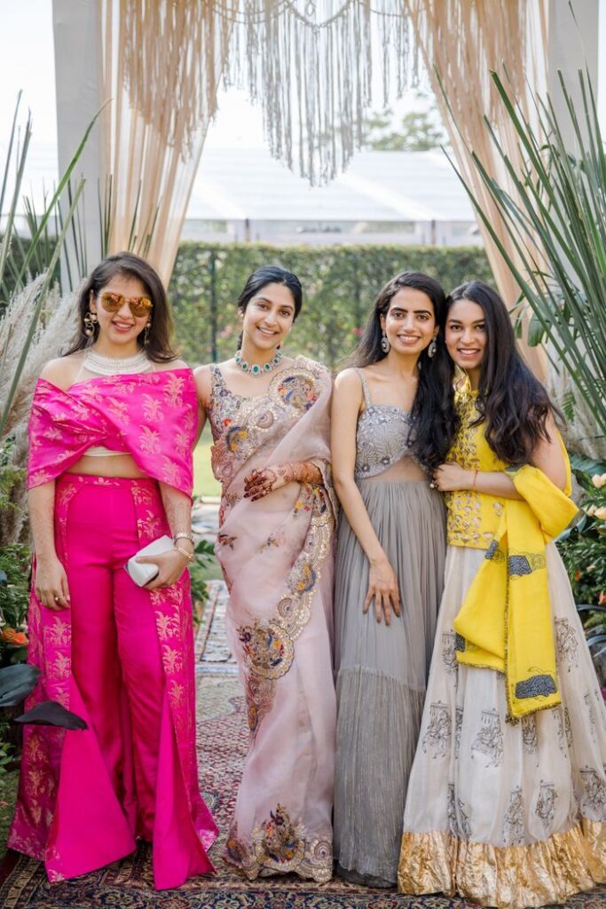 Jaipur Wedding At A 300-Year-Old Mandir With A Regal Bridal Look!