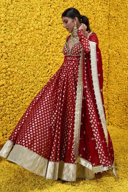 embroidered bridal lehenga