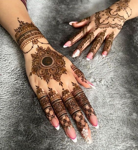 Artist Who Lost Her Stepfather To Cancer Is Now Making Free Henna Crowns For Cancer Patients