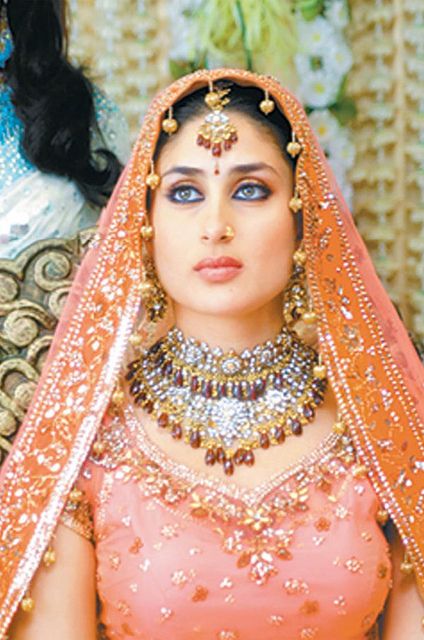 Kareena Kapoor Height, Age, Husband, Boyfriend, Family, Biography & More » StarsUnfolded