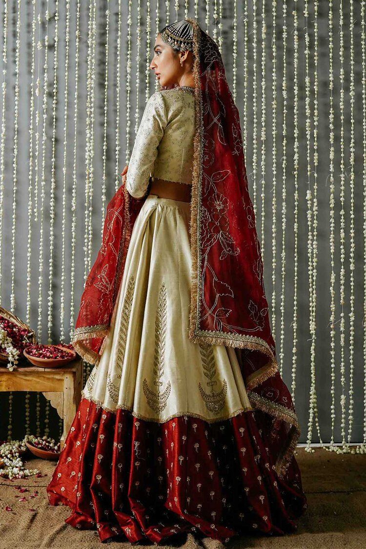 embroidered bridal lehenga