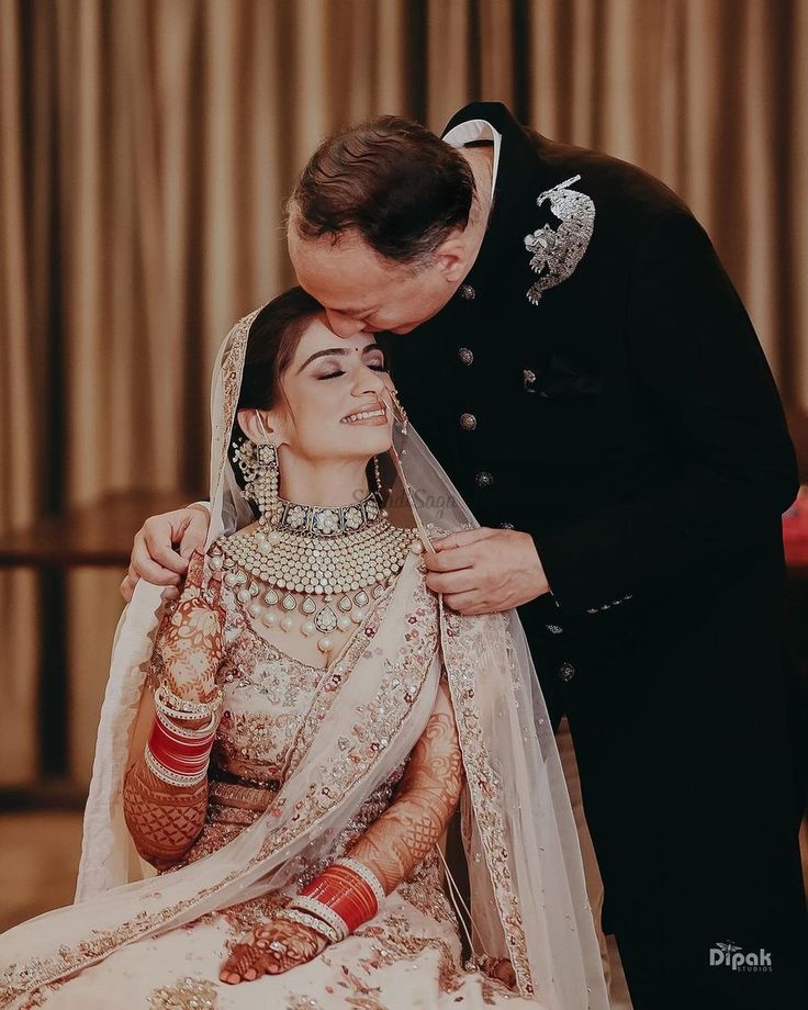 19 Beautiful & Soulful Photos of Bride & Father in weddings