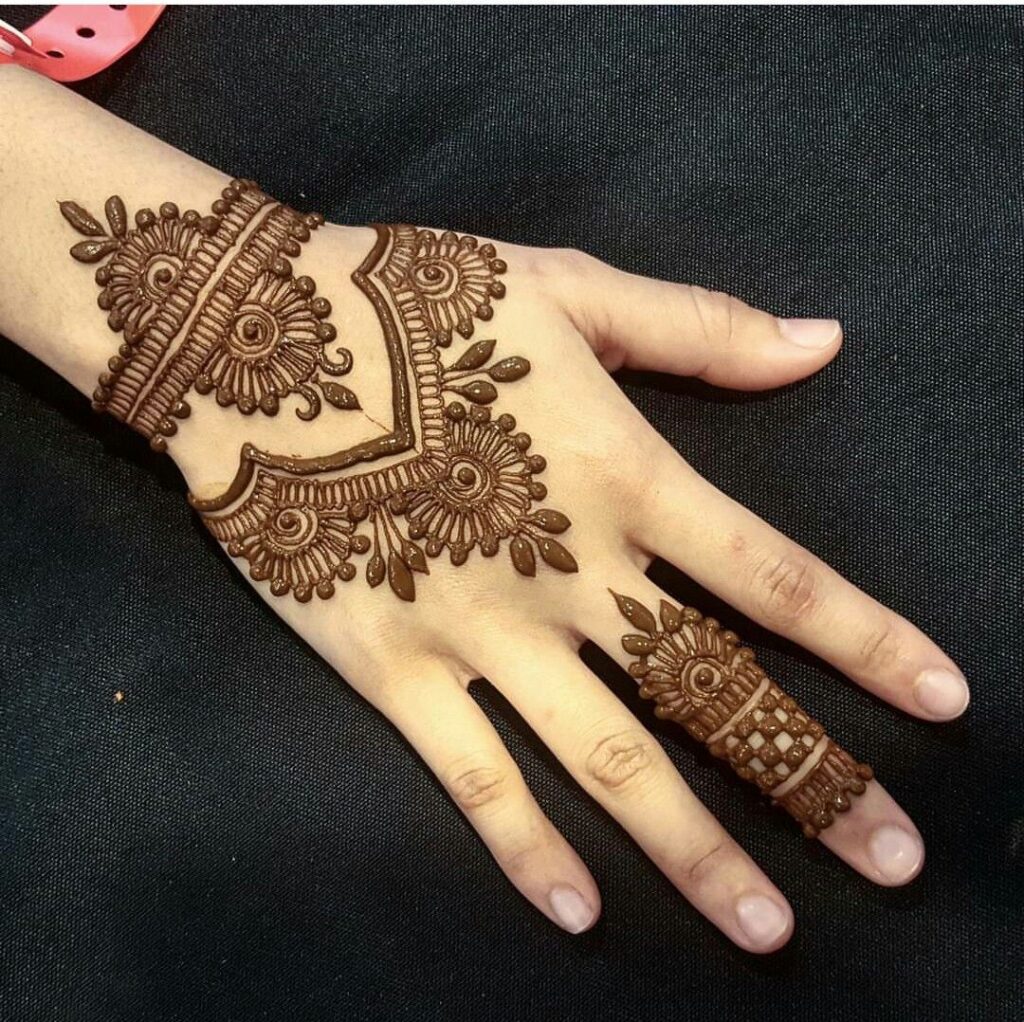 220+ Easy Mehndi Designs For Left Hand, Right Hand, Front Hand & Back Hand (2024)