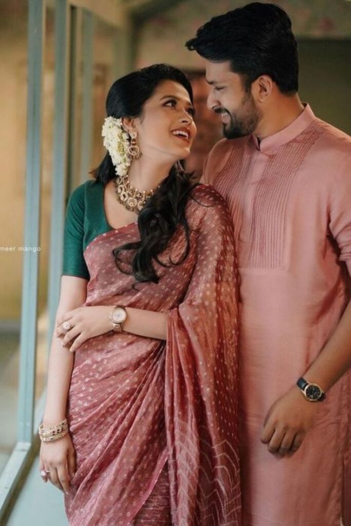 25+ Poses for South Indian Wedding Couples