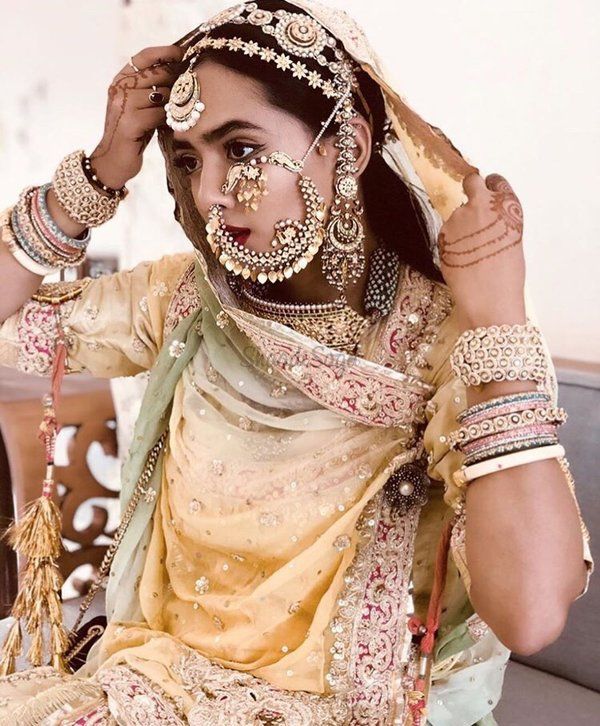 35+ Breathtaking Dramatic Vintage Nath Designs That’ll Give You A Maharani Feel!