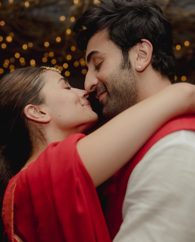 Alia Bhatt And Hubby Ranbir Kapoor Celebrated 1 Month Anniversary With A Dinner Date, Carried A Gift