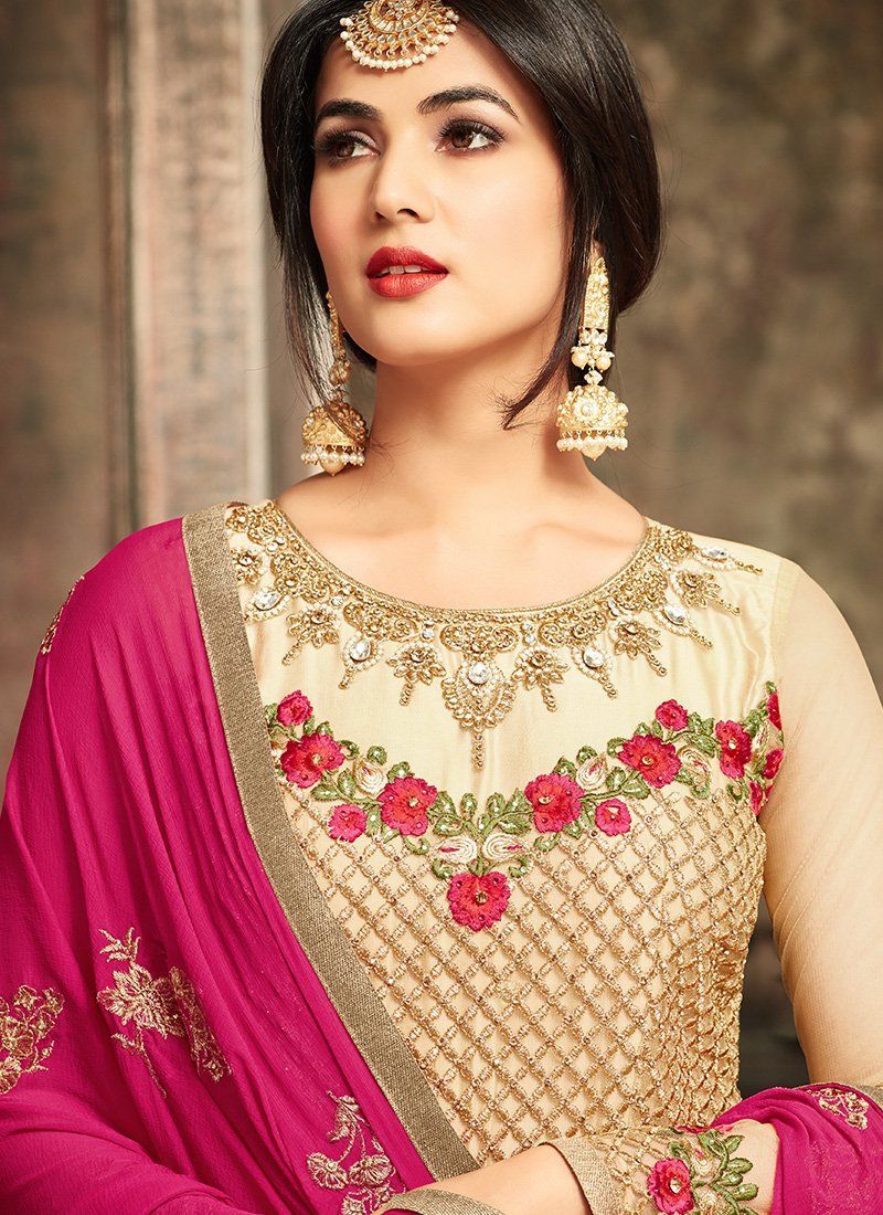 embroidered bridal lehenga