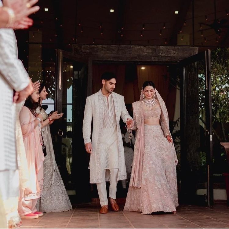 Athiya Shetty Gets A Kiss From Dad, Suniel During ‘Bidaai’, Brother, Ahan Walks Her Down The Aisle