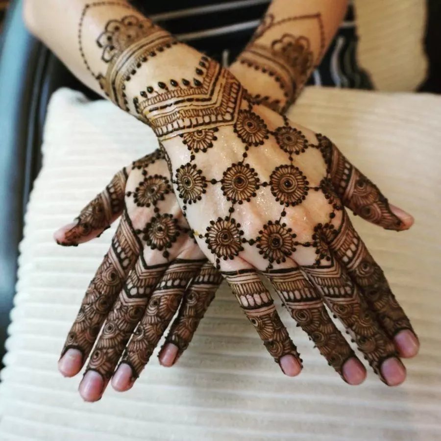 Beautiful Bridal Mehendi Ideas 2020!! – VenueLook Blog