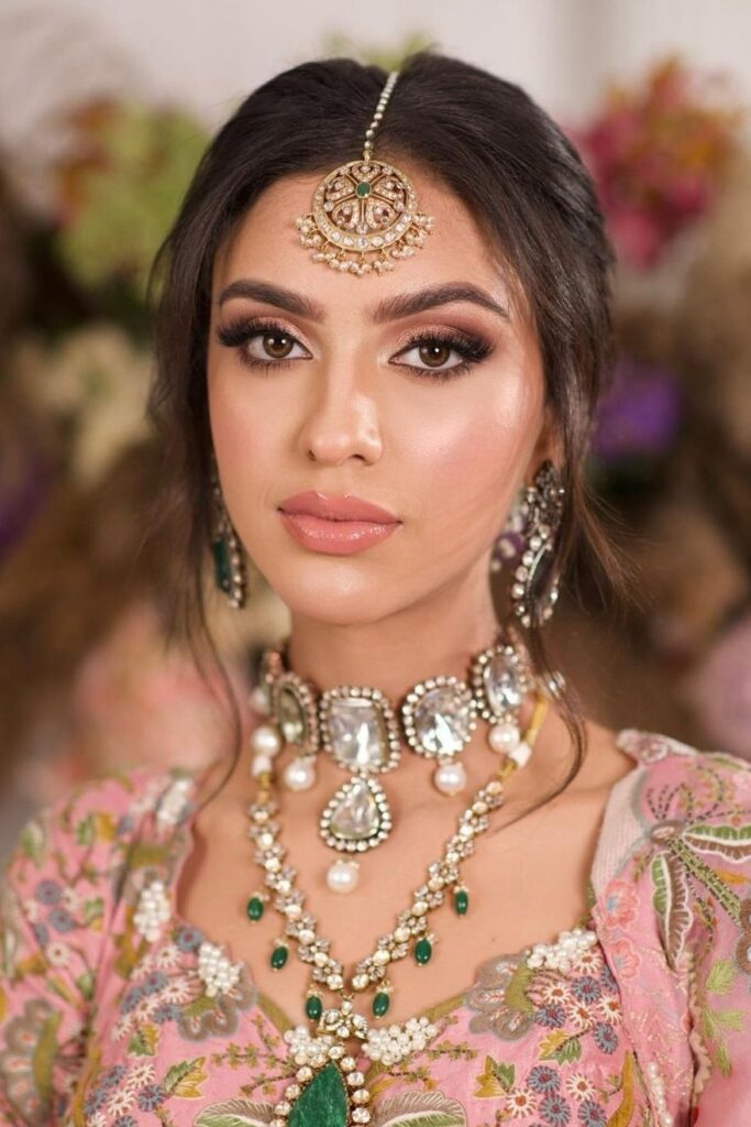 Book the best hair & make up artist on Weddingwire India