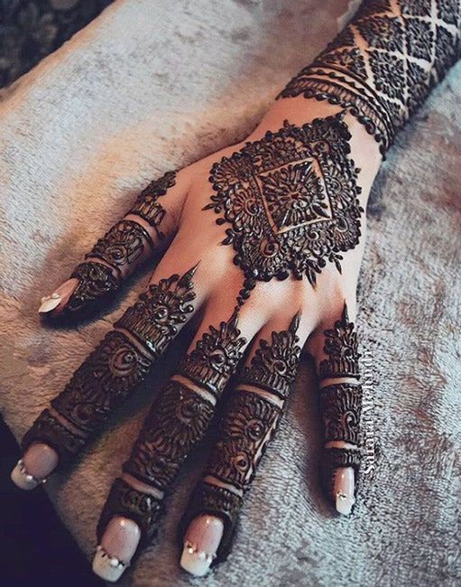 Bridal Mehandi: 20 Bridal Mehandi Designs for Every Kind of Bride | Vogue