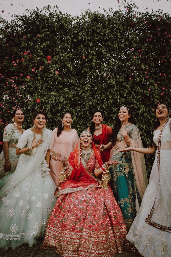 Bridesmaids In Mismatched Outfits Tend To Add Vibrancy To Your Wedding Photos! Check ’em Out!!