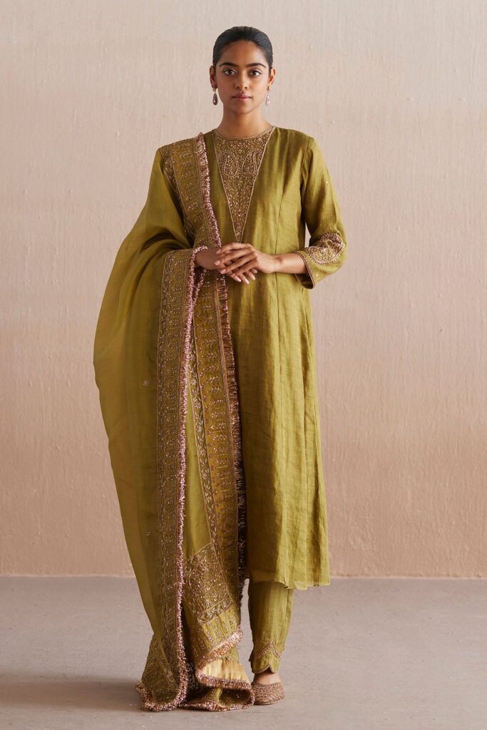 Buy Green Kurta Cotton Tissue Handwoven And Hand Embroidered Aayat Set For Women by Weaver Story Online at Aza Fashions.