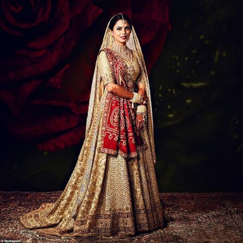 Daughter of India’s richest man looks breathtaking in wedding photo