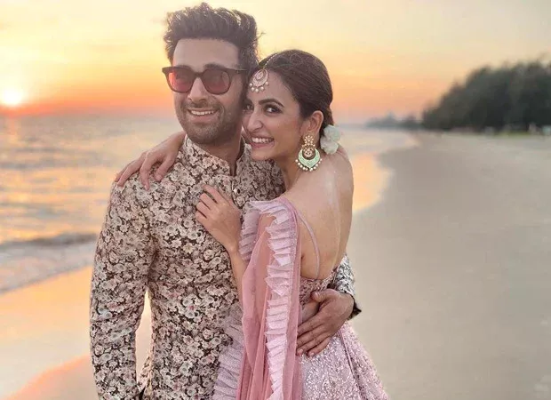 Farhan Akhtar and Shibani Dandekar Among Guests at Kriti Kharbanda and Pulkit Samrat’s Wedding in…