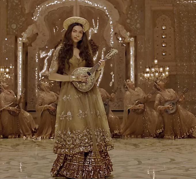 GET DEEPIKA’S BAJIRAO MASTANI INSPIRED LOOK AT PEACHMODE