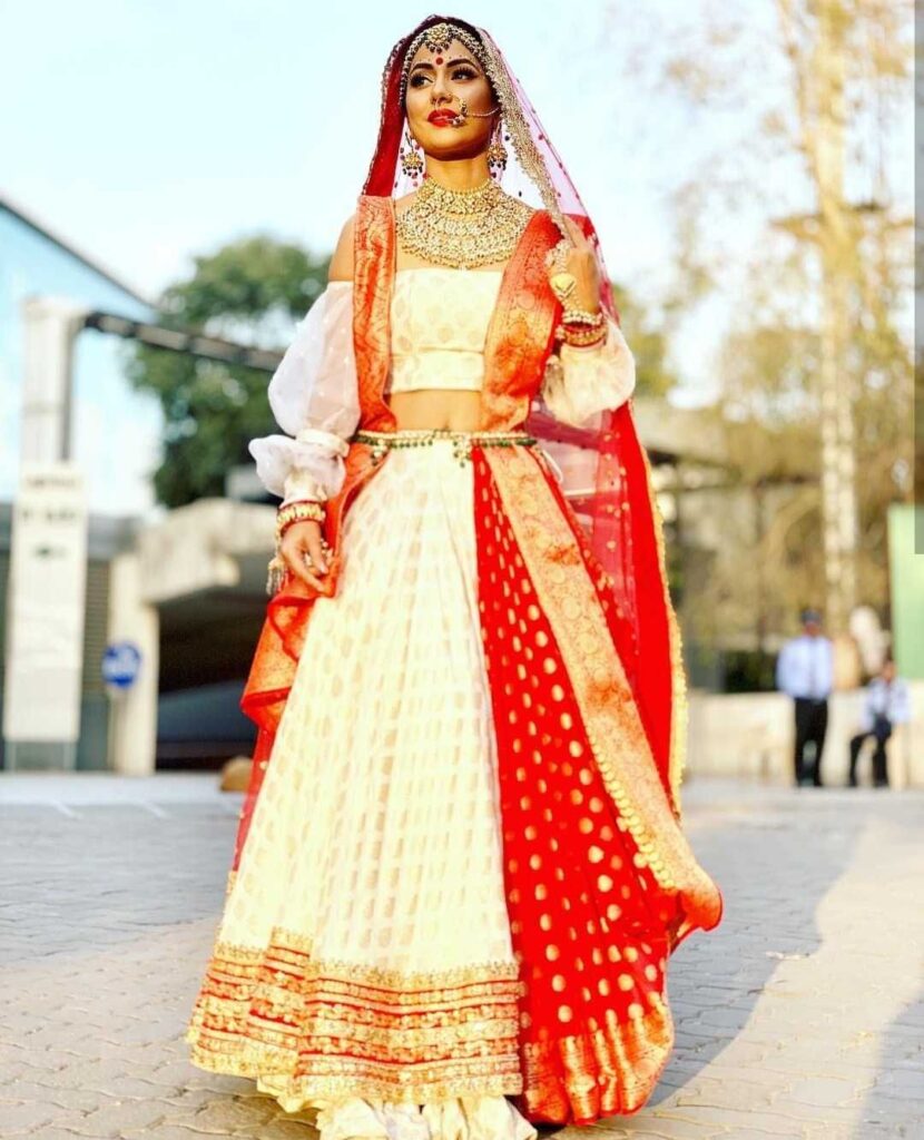 Haye Haye Mirchi: Komolika’s Off-Shoulder Bridal Lehenga Is So Bong… Oops! We Mean SO BOMB! – India’s Largest Digital Community of Women | POPxo