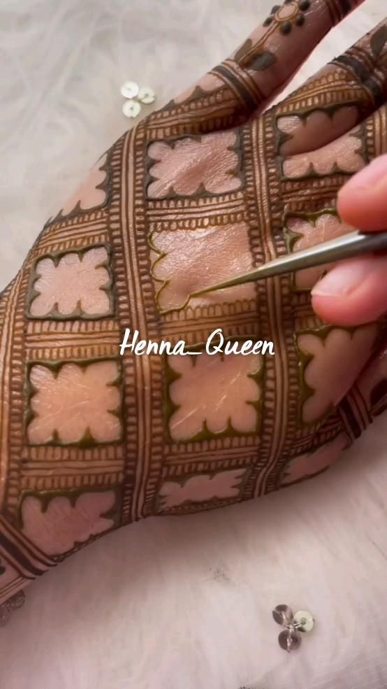 Henna_Queen