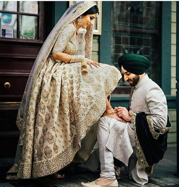 Inspo Alert! 13 Real Brides who looked Proper Patolas in Golden Lehengas | WeddingBazaar