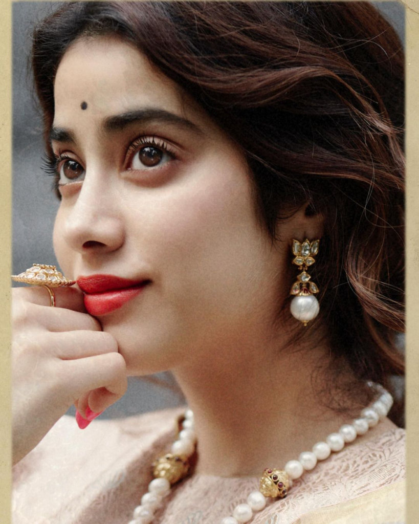 Janhvi Kapoor spends her day in the 50s era draped in silk-organza sarees