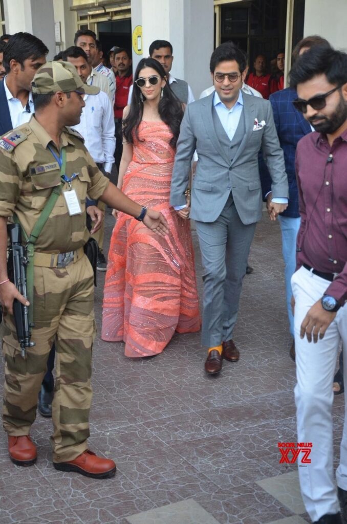 Jodhpur: Akash Ambani, Shloka Mehta arrive for Priyanka Nick wedding #Gallery – Social News XYZ