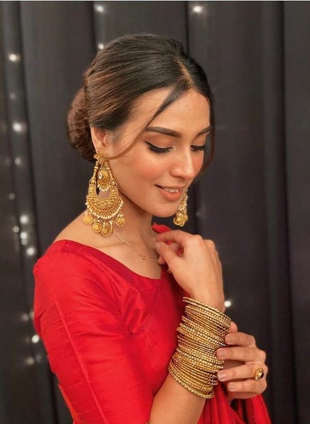 Khuda Aur Mohabbat Season 3 – Heroine Iqra Aziz Dress Design